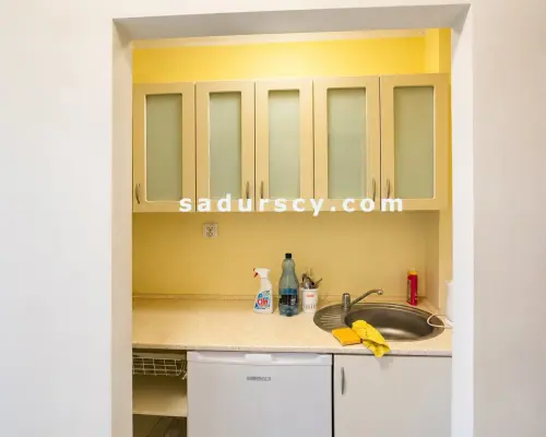 Lokal biurowy 40m 2  na zamkniętym osiedlu   w Piasecznie,   na parterze. Spokojna ulica  w pobliżu centrum,  teren ogrodzony,