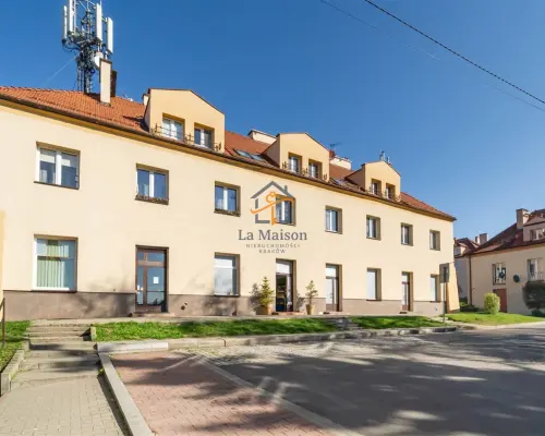 Lokal frontowy do wynajęcia. Dowolna działalność.