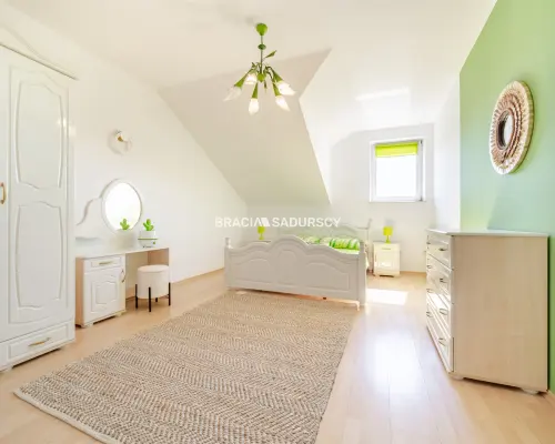 3 pokoje, 2-poziomy, balkon, zamknięte osiedle