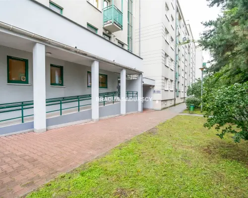 Sprzedam, duża kuchnia, 2-pok z balkonem