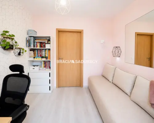 3 pokoje z ogrodem 130 m² i kominkiem
