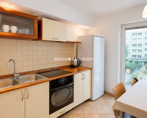 2 pok (oddzielne) 34m2  blisko centrum z garażem