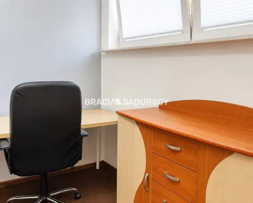 2 pok (oddzielne) 34m2  blisko centrum z garażem