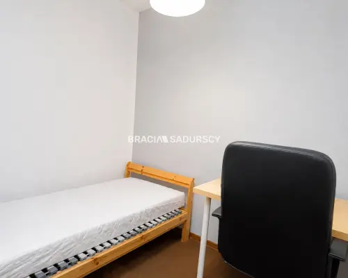 2 pok (oddzielne) 34m2  blisko centrum z garażem