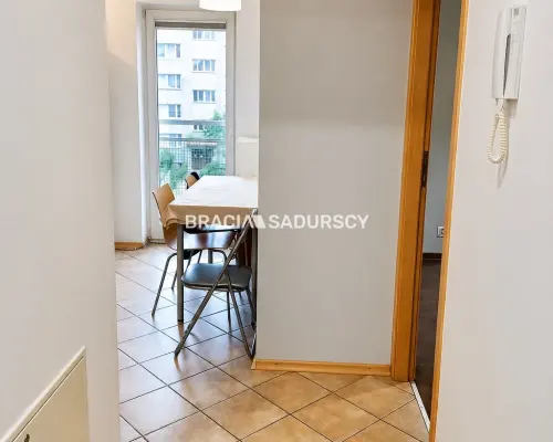 2 pok (oddzielne) 34m2  blisko centrum z garażem