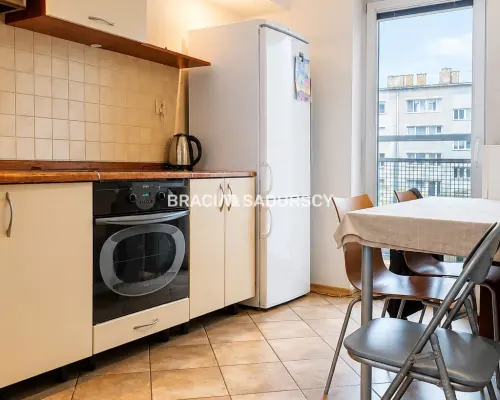 2 pok (oddzielne) 34m2  blisko centrum z garażem