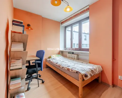 ŚWIETNA LOKALIZACJA 2-POKOJOWE Z BALKONEM