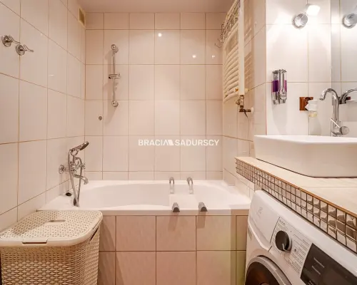 3 pok/ duży balkon/ winda/ ul. Walerego Sławka.