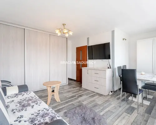 3 pok/ duży balkon/ winda/ ul. Walerego Sławka.