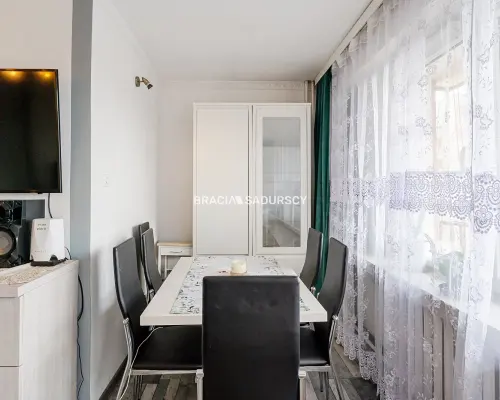 3 pok/ duży balkon/ winda/ ul. Walerego Sławka.