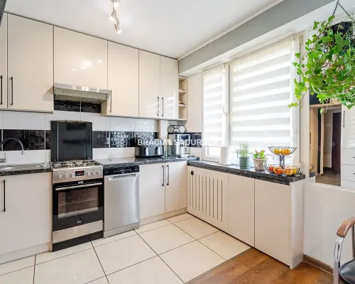 3 pok/ duży balkon/ winda/ ul. Walerego Sławka.