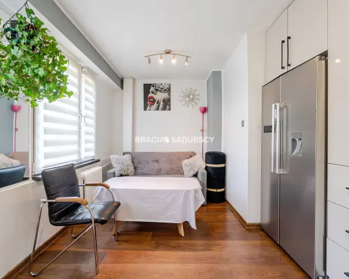 3 pok/ duży balkon/ winda/ ul. Walerego Sławka.