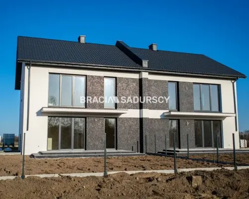 4 pok 68m2 /balko/ogródek/ 2 m.postojowe