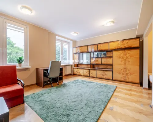 Na sprzedaż/ kawalerka z potencjałem/ 37m2