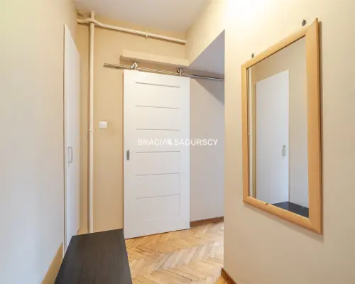 Na sprzedaż/ kawalerka z potencjałem/ 37m2