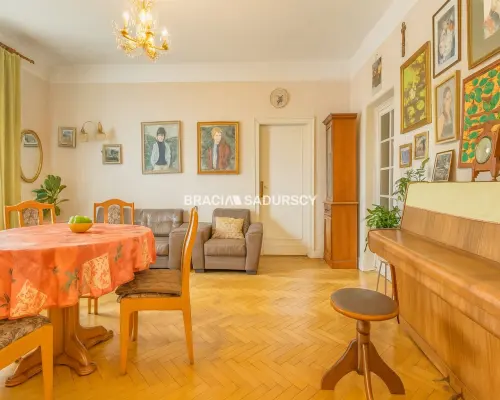 102m2, ścisłe Centrum, klimatycznie w kamienicy