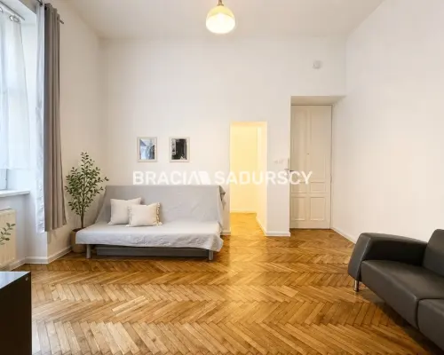 Możliwość podziału na 2 lub pod biuro