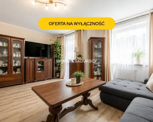 2 pokoje, osobna kuchnia, m. postojowe, komórka