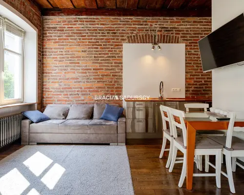 Dwupokojowy apartament z historycznym charakterem