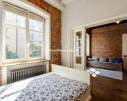 Dwupokojowy apartament z historycznym charakterem