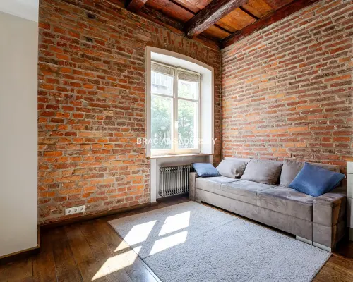 Dwupokojowy apartament z historycznym charakterem