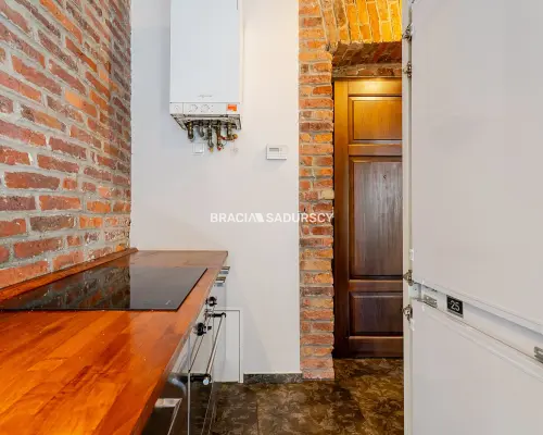 Dwupokojowy apartament z historycznym charakterem