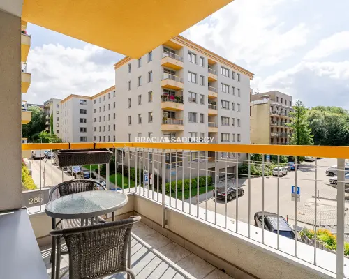 2 pok, 52m2, ul. Reduta, z miejscem postojowym