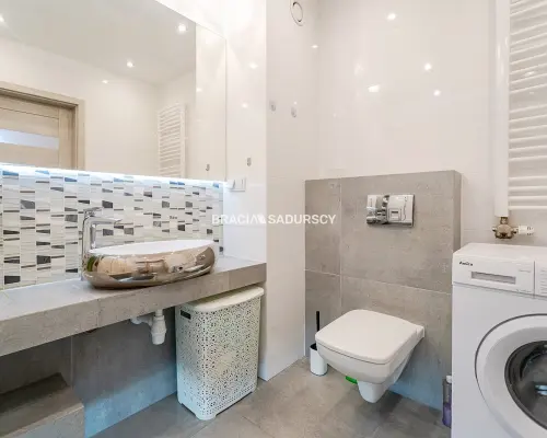 2 pok, 52m2, ul. Reduta, z miejscem postojowym