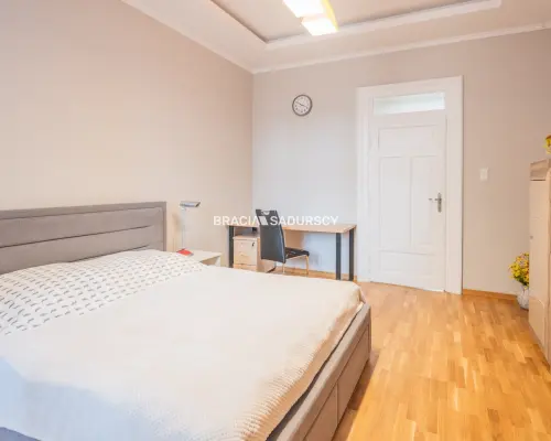 Duże mieszkanie w kamienicy w centrum, po remoncie