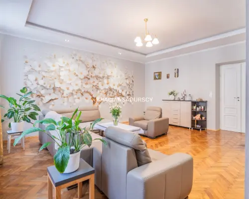 Duże mieszkanie w kamienicy w centrum, po remoncie