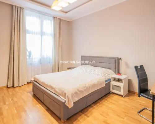 Duże mieszkanie w kamienicy w centrum, po remoncie