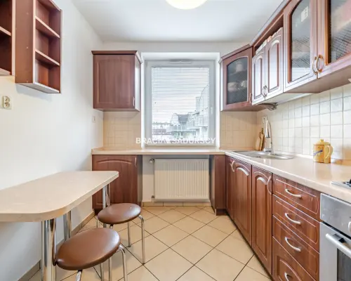 2 piętro, balkon, 3 pok., piwnica,zielono, parking