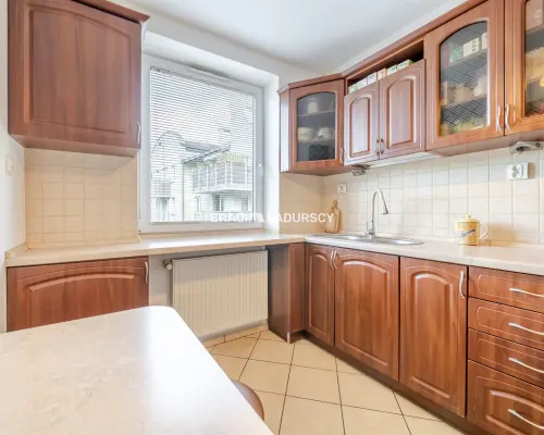 2 piętro, balkon, 3 pok., piwnica,zielono, parking