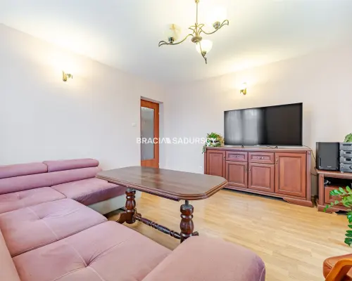 2 piętro, balkon, 3 pok., piwnica,zielono, parking