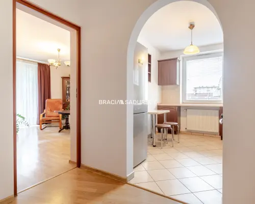 2 piętro, balkon, 3 pok., piwnica,zielono, parking