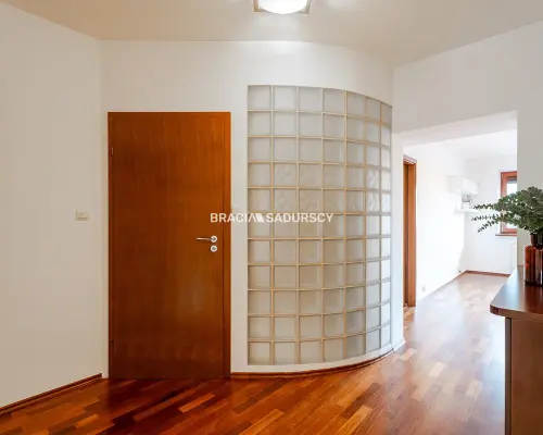Duże 3 pokoje 79,8 m² | balkon | komórka | garaż | Wierzyńskiego | Kraków    Na sprzedaż przestronne miesz
