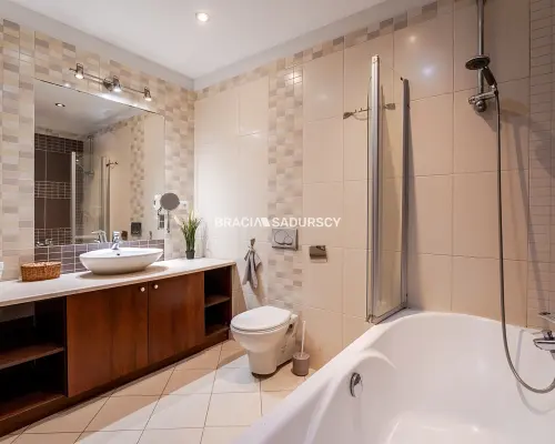 Duże 3 pokoje 79,8 m² | balkon | komórka | garaż | Wierzyńskiego | Kraków    Na sprzedaż przestronne miesz