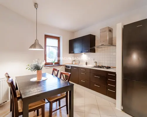 Duże 3 pokoje 79,8 m² | balkon | komórka | garaż | Wierzyńskiego | Kraków    Na sprzedaż przestronne miesz