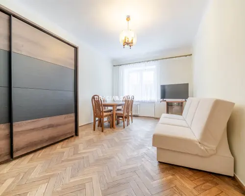 2-pokojowe z osobną kuchnią.