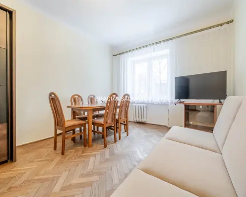 2-pokojowe z osobną kuchnią.