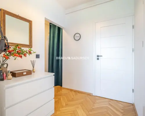 Kraków, al. Grottgera, Krowodrza - mieszkanie 39 m² z balkonem i garażem.   Na sprzedaż dwupokojowe mieszkanie o