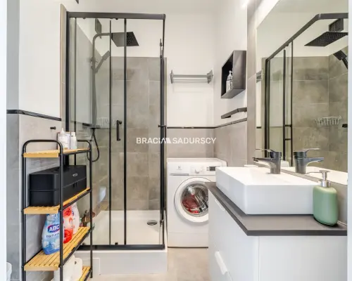 Kraków, al. Grottgera, Krowodrza - mieszkanie 39 m² z balkonem i garażem.   Na sprzedaż dwupokojowe mieszkanie o