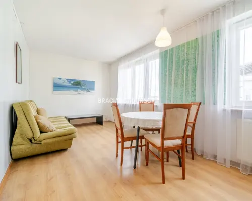 M 50M2 / 3 POKOJE / BALKON / GARAŻ / ZIELONO