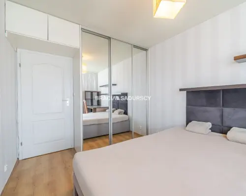 M 50M2 / 3 POKOJE / BALKON / GARAŻ / ZIELONO
