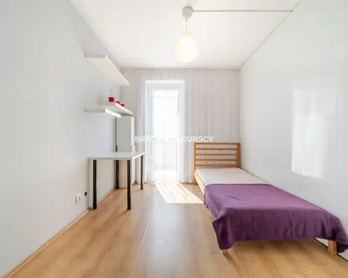 M 50M2 / 3 POKOJE / BALKON / GARAŻ / ZIELONO