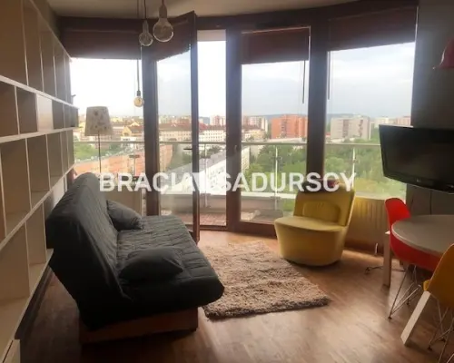 ATRAKCYJNY APARTAMENT 2 POKOJOWY           KROWODRZA  GÓRKA- panorama              Oferujemy do wynajmu bardzo atrakcyjny dw