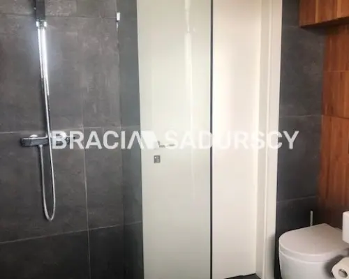 ATRAKCYJNY APARTAMENT 2 POKOJOWY           KROWODRZA  GÓRKA- panorama              Oferujemy do wynajmu bardzo atrakcyjny dw