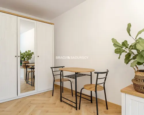 Duży pokój | Osobna kuchnia | Winda