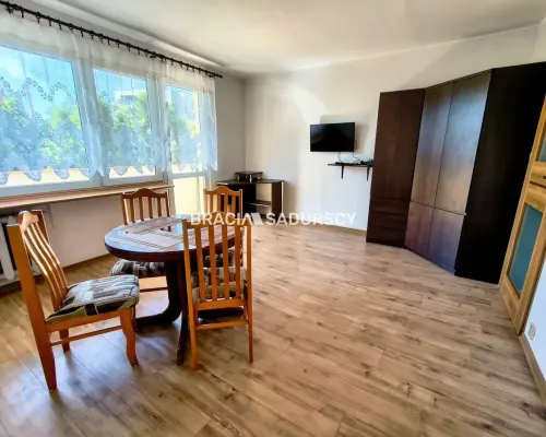 Prywatny parking|Możliwość doposażenia|Wolne