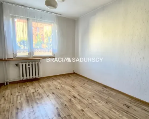 Prywatny parking|Możliwość doposażenia|Wolne